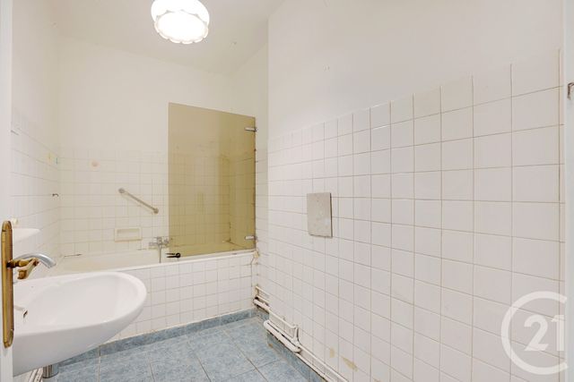 Afficher la photo en grand Appartement F5 à vendre - 5 pièces - 93.0 m2 - PARIS - 75020 - ILE-DE-FRANCE - Century 21 Saint-Fargeau