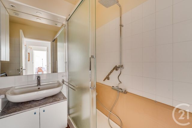 Appartement F3 à vendre - 3 pièces - 77.0 m2 - PARIS - 75020 - ILE-DE-FRANCE - Century 21 Saint-Fargeau