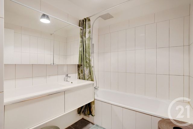 Appartement F3 à vendre - 3 pièces - 80.0 m2 - PARIS - 75019 - ILE-DE-FRANCE - Century 21 Saint-Fargeau